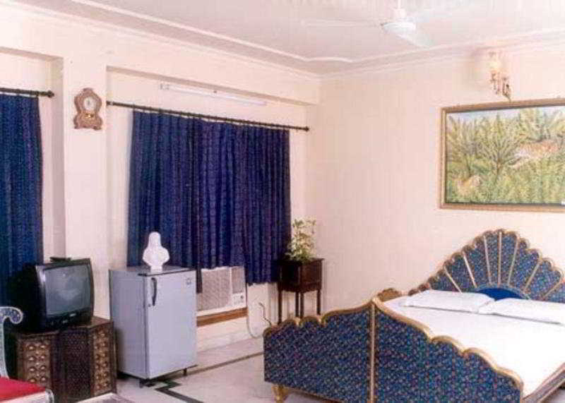 Hotel Aashish Jaipur Ngoại thất bức ảnh